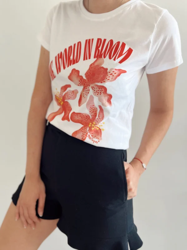 Remera The world in bloom